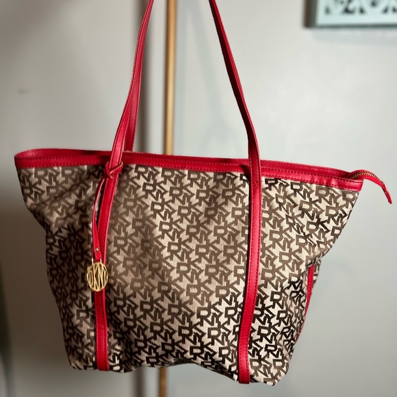 Dkny Handbags - DKNY Chic Red and Brown Print Tote Purse